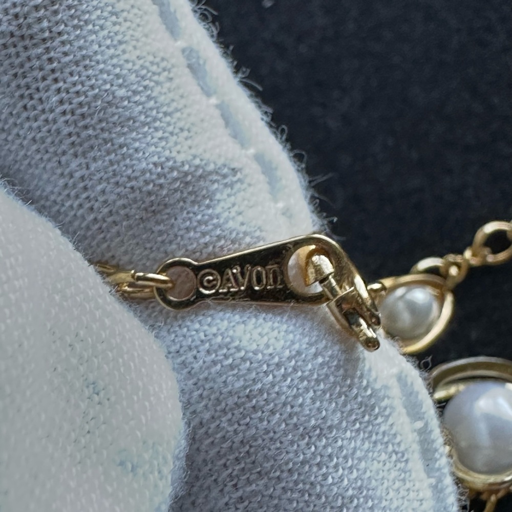 New Avon Gold and White Heart Jewelry Set - Picture 7 of 7
